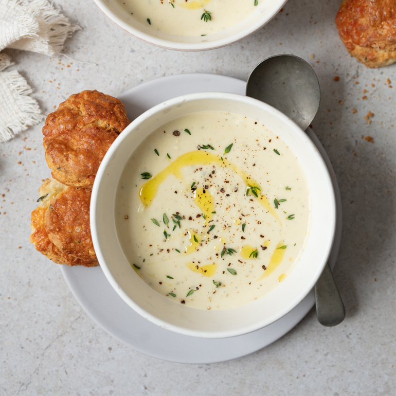 Parsnip and thyme soup with cheesy scones
