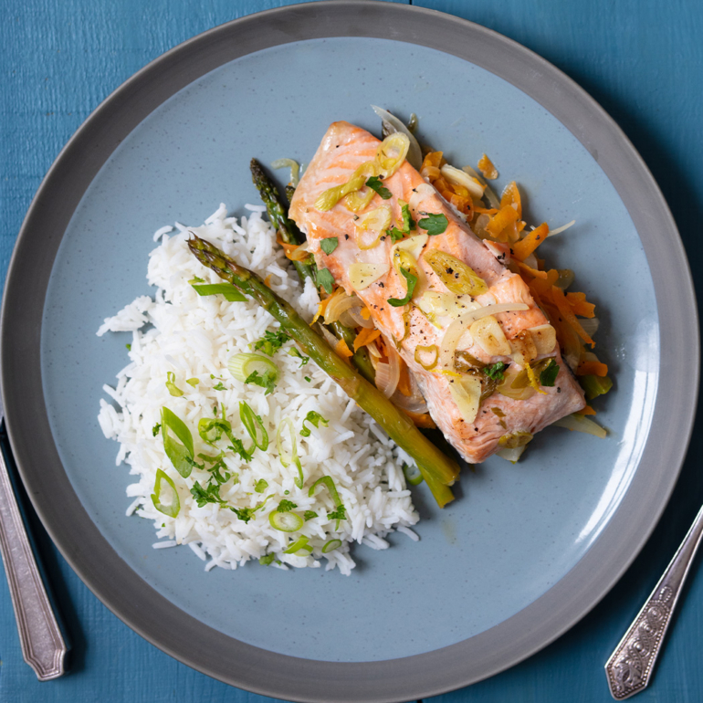 Salmon and vegetables en papillote