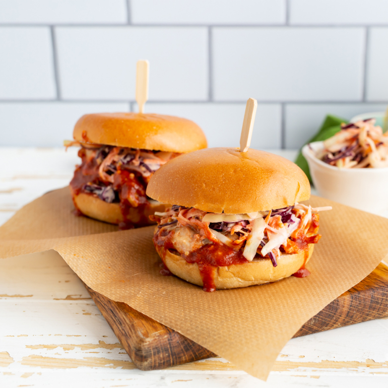 Pulled chicken rolls with tangy slaw by Sicín Sásta