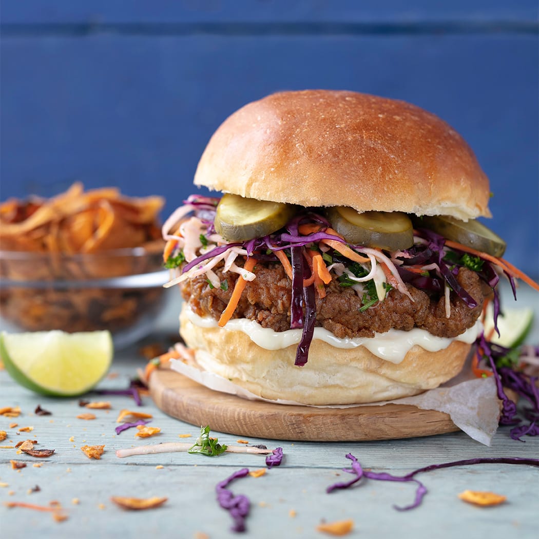 Spicy Southern fried chicken burgers with honey mayo | easyFood