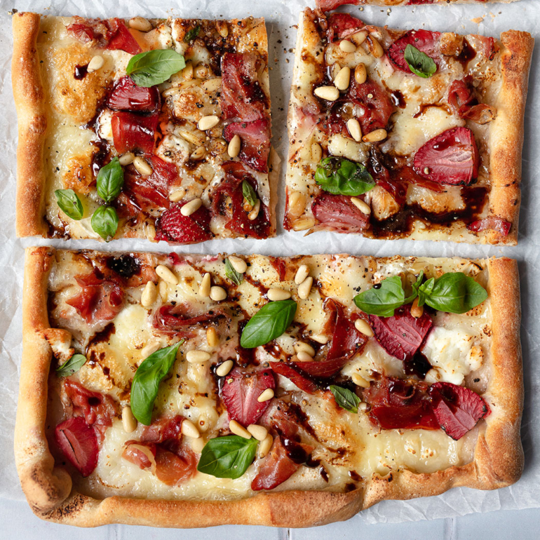 Strawberry, balsamic and goat’s cheese pizza