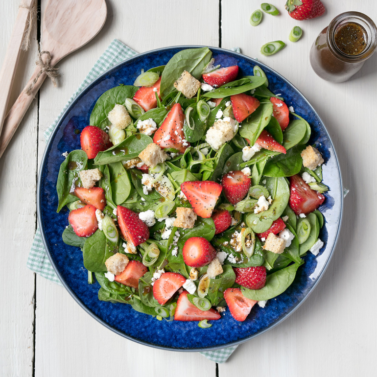 Strawberry spinach salad with balsamic poppyseed dressing
