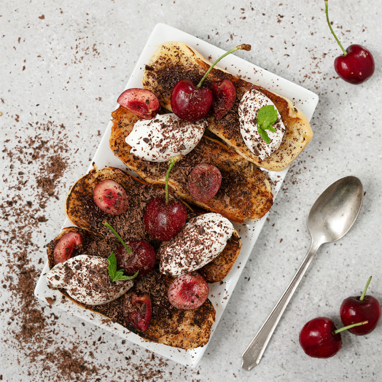 Toasted brioche with cherries and chocolate