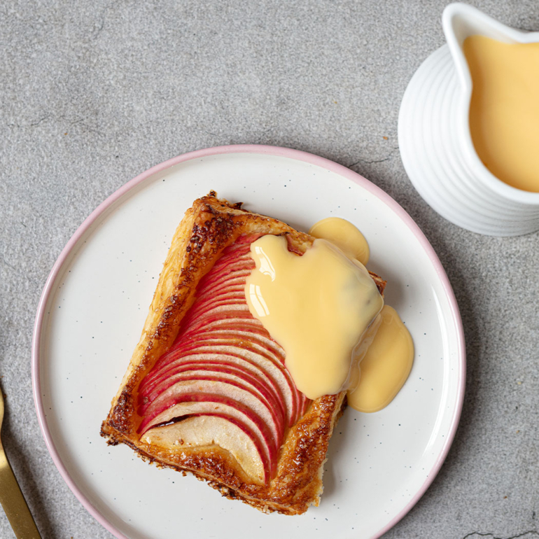 Puff pastry apple tartlets