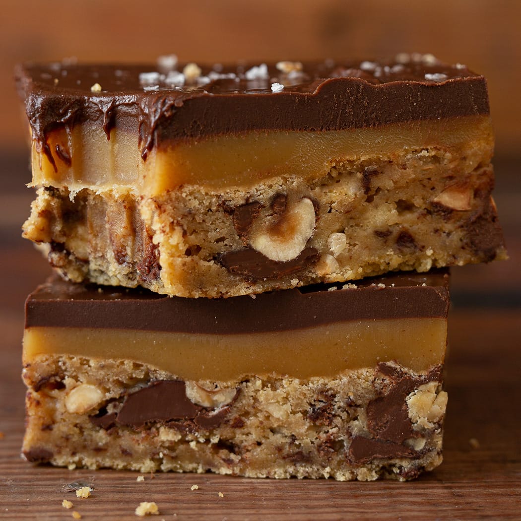 Salted caramel chocolate cookie bars | easyFood