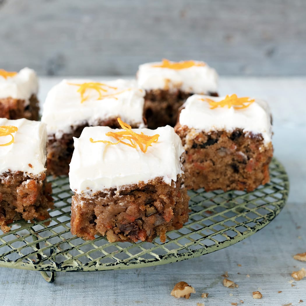Carrot cake traybake recipe | easyFood