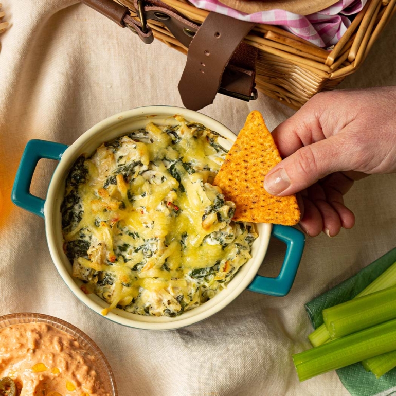 Creamy artichoke & spinach dip