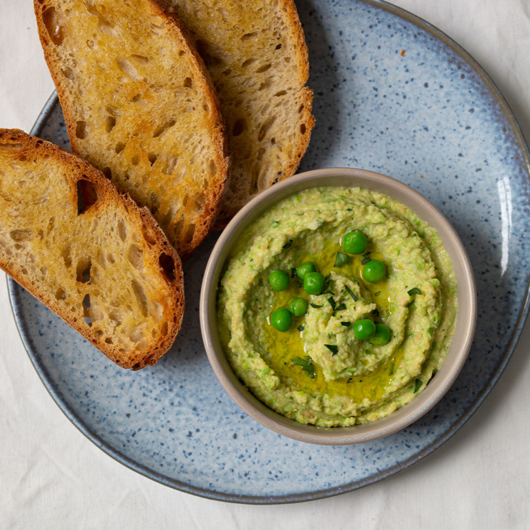 Pea & ricotta hummus dip