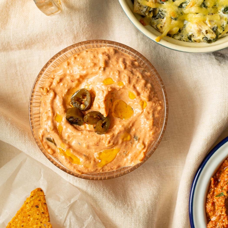 Spicy cheddar cheese dip