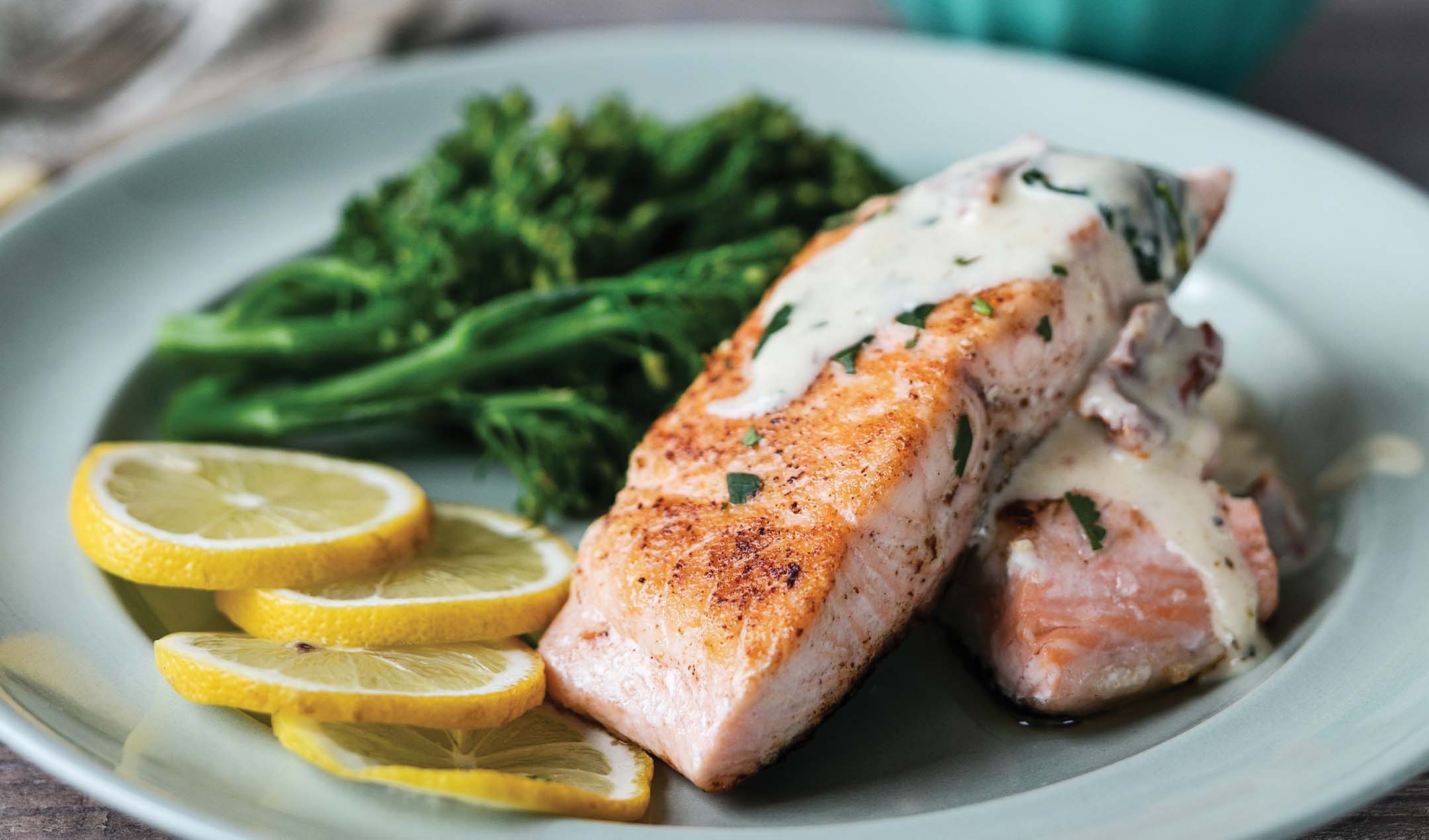 Creamy garlic salmon | easyFood