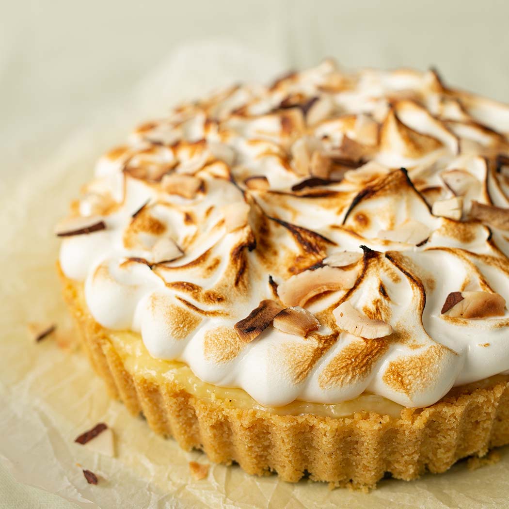 White chocolate coconut meringue pie recipe | easyFood