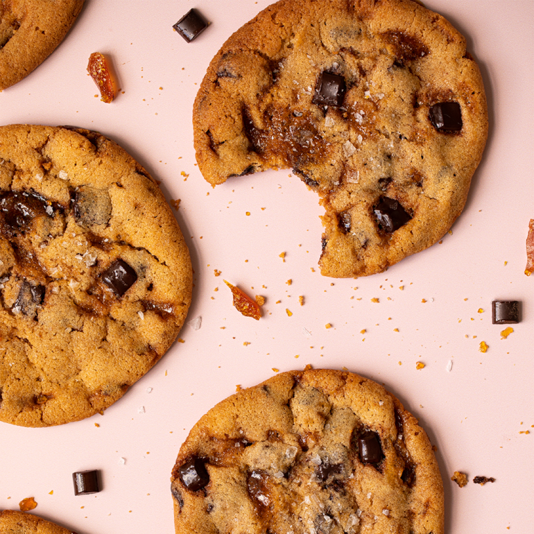 Brown butter salted caramel & chocolate chunk cookies by Dr. Oetker