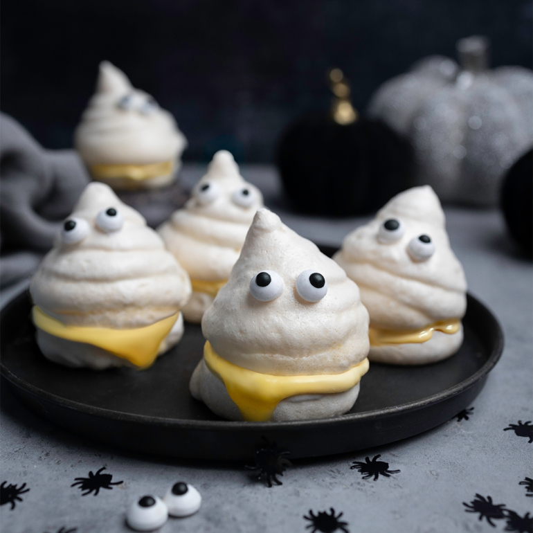 Easy meringue ghosts with lemon curd cream by Siúcra