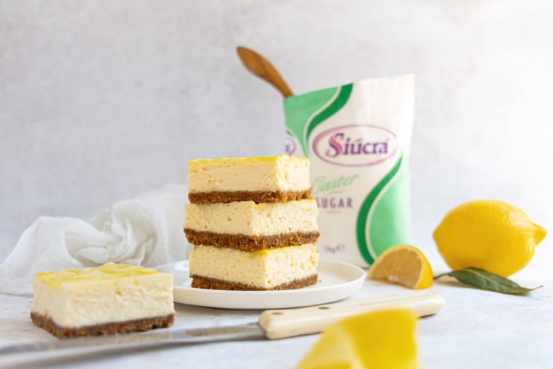 Lemon cheesecake bars by Siúcra