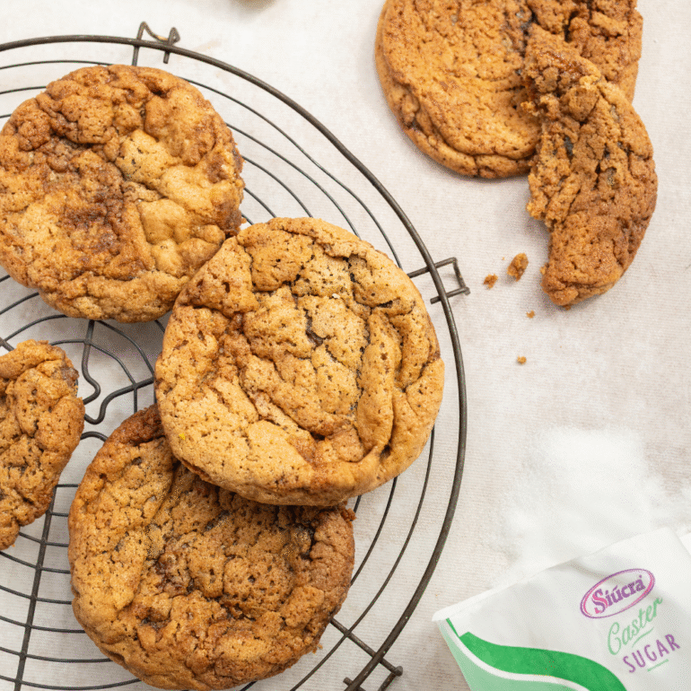 Gooey Cinnamon Roll Cookies by Siúcra